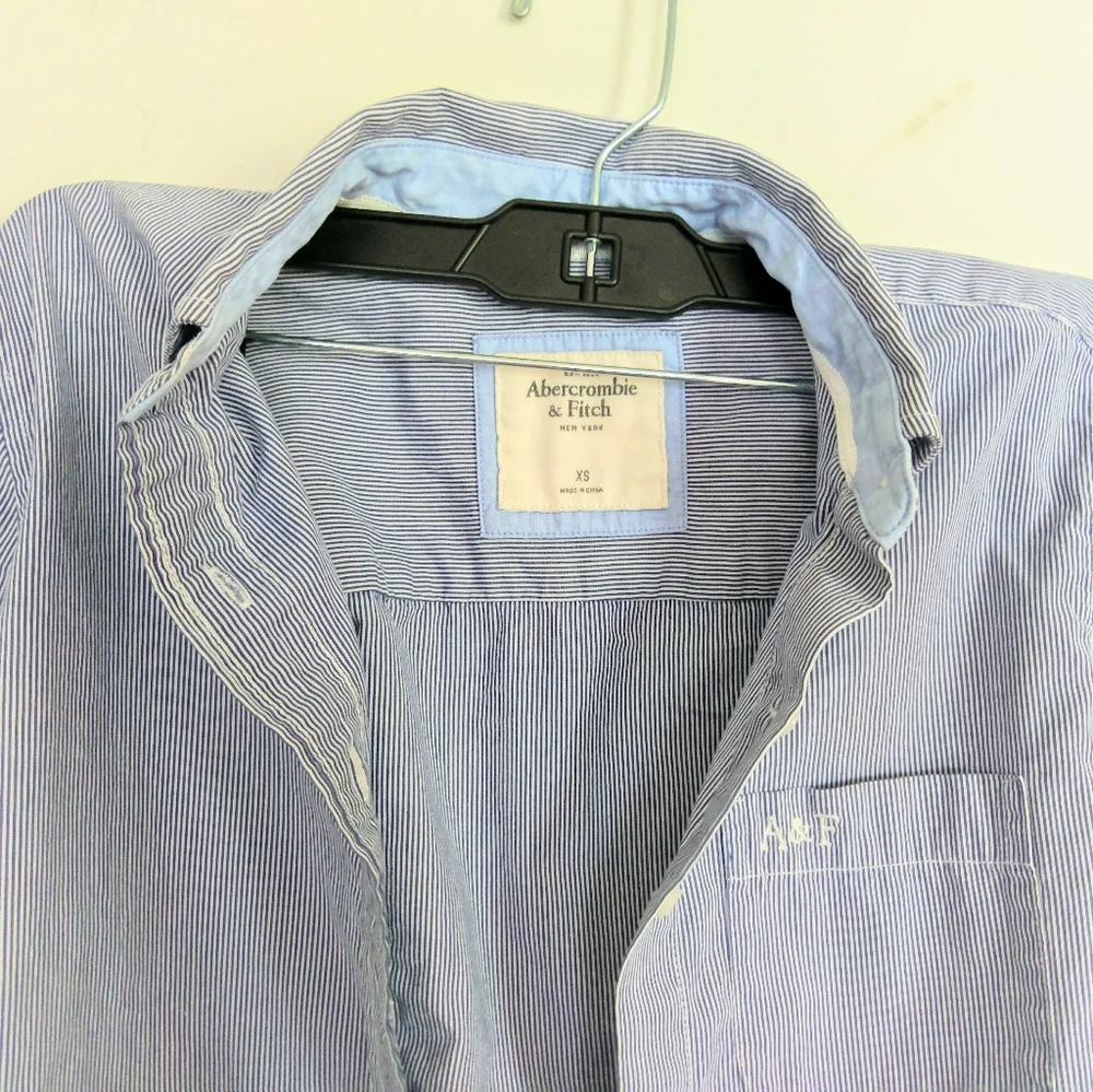 3/12 A&F blue white button down shirt curvy wa… - Picture 10 of 14
